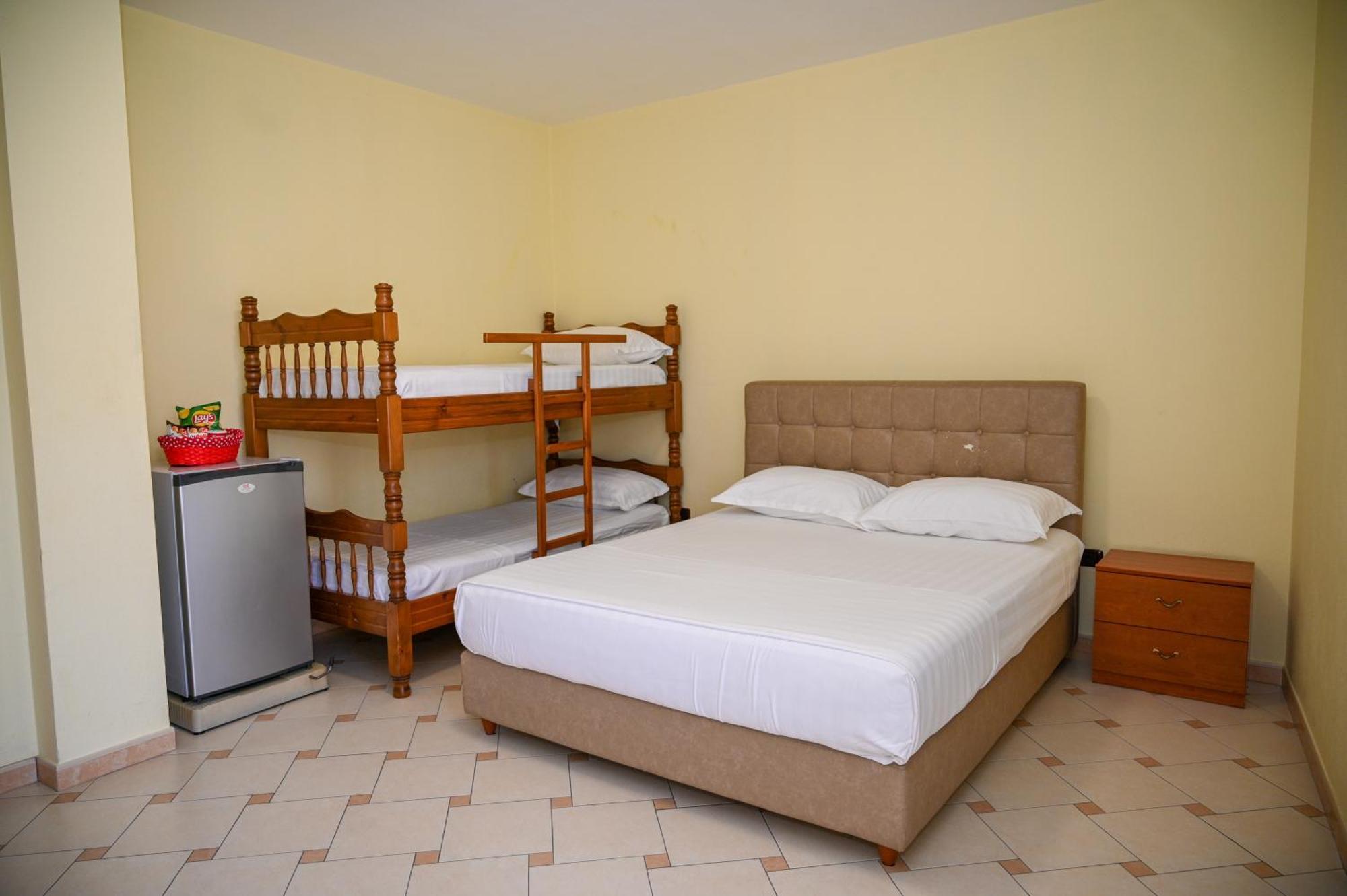 Hotel Vila Emes ドゥラス エクステリア 写真