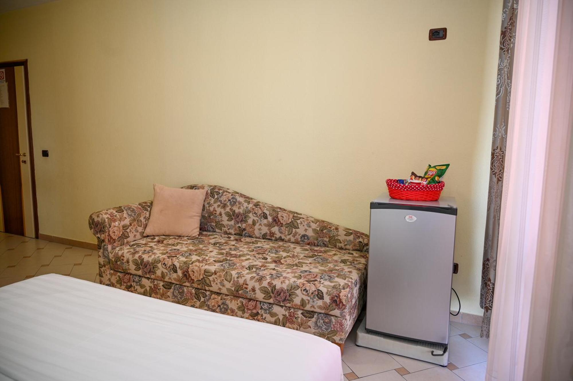 Hotel Vila Emes ドゥラス 部屋 写真