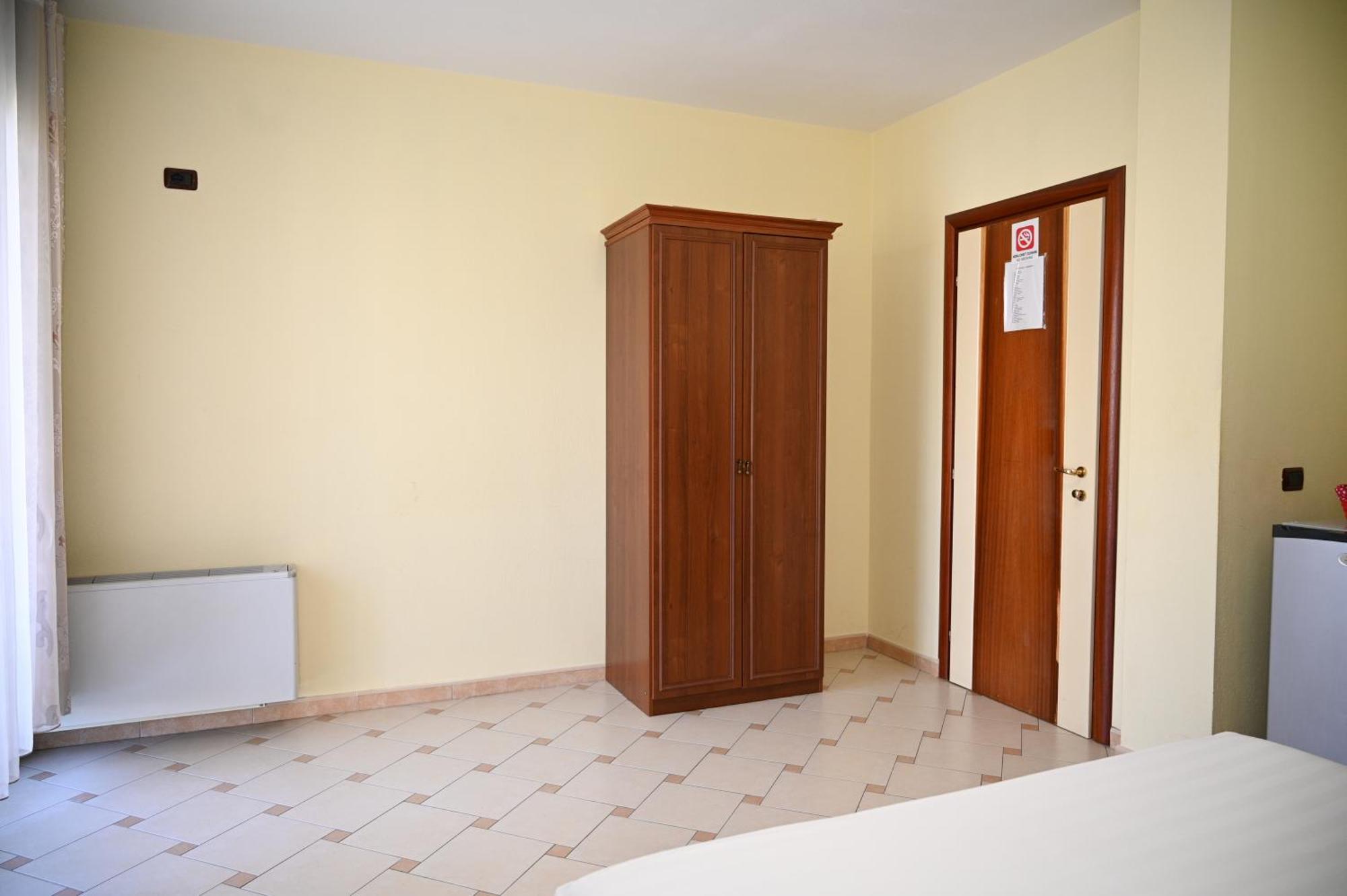 Hotel Vila Emes ドゥラス 部屋 写真
