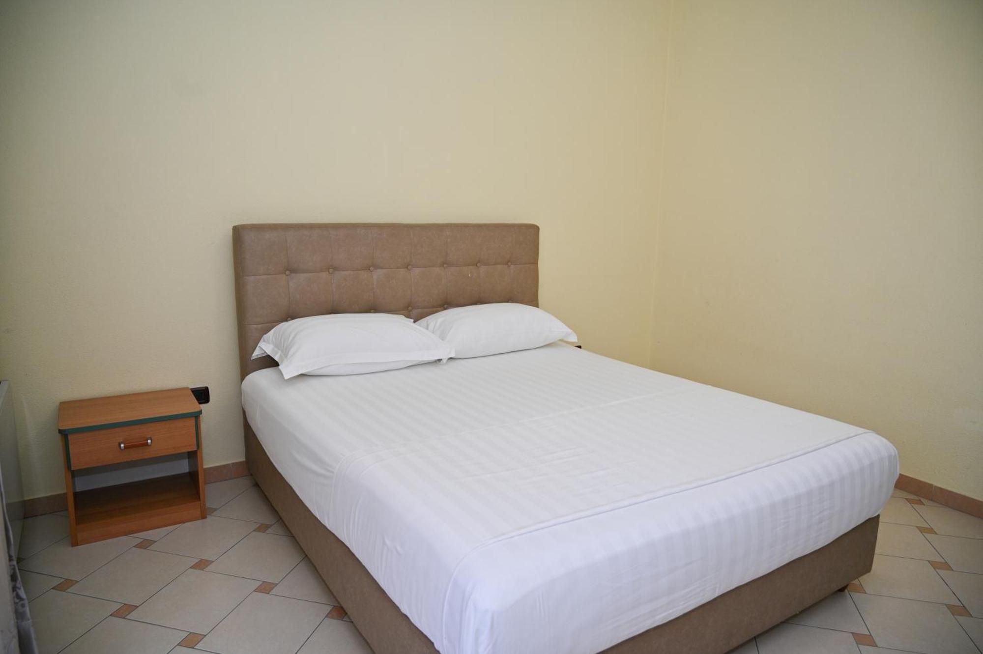 Hotel Vila Emes ドゥラス 部屋 写真