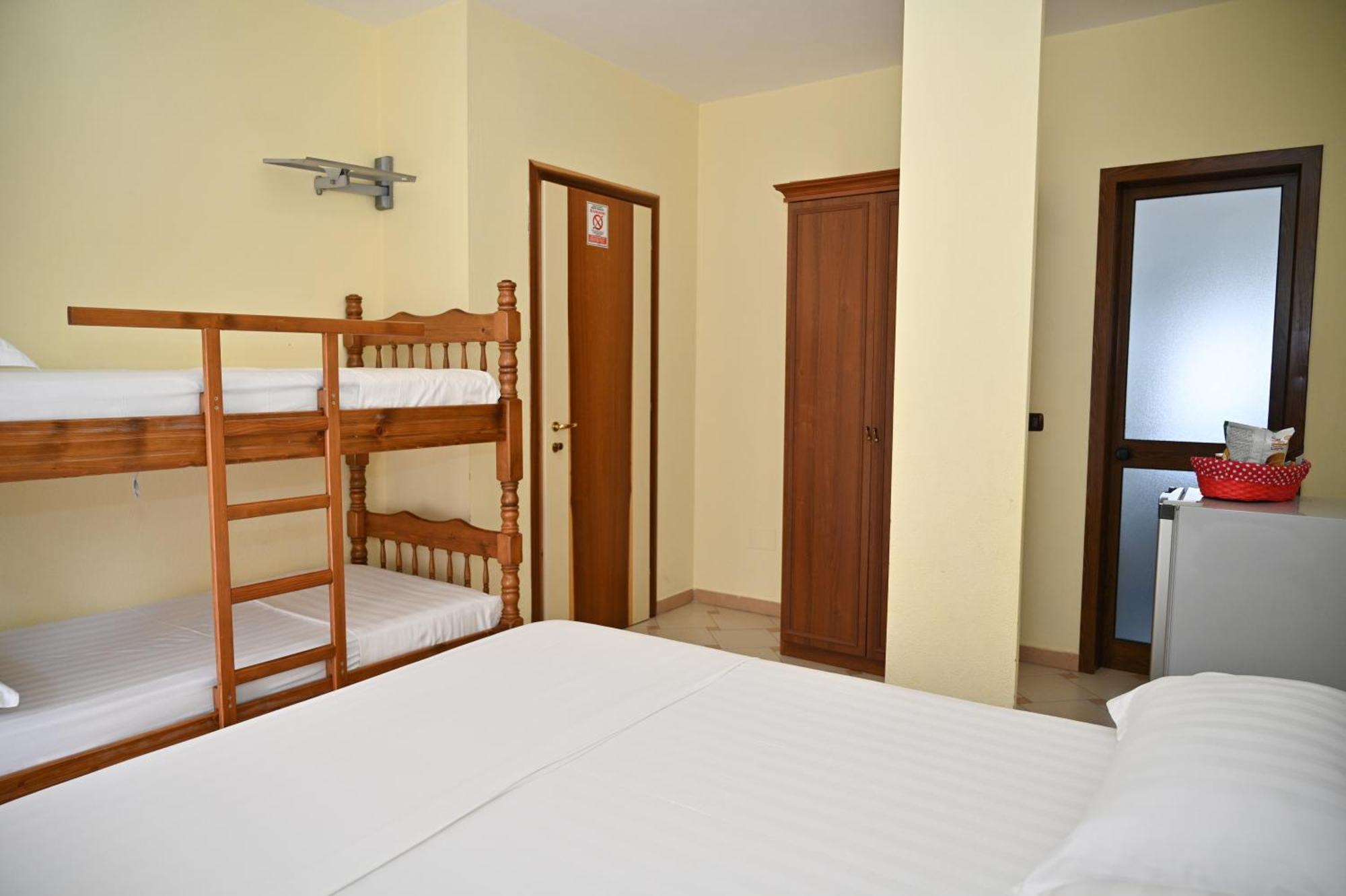 Hotel Vila Emes ドゥラス 部屋 写真