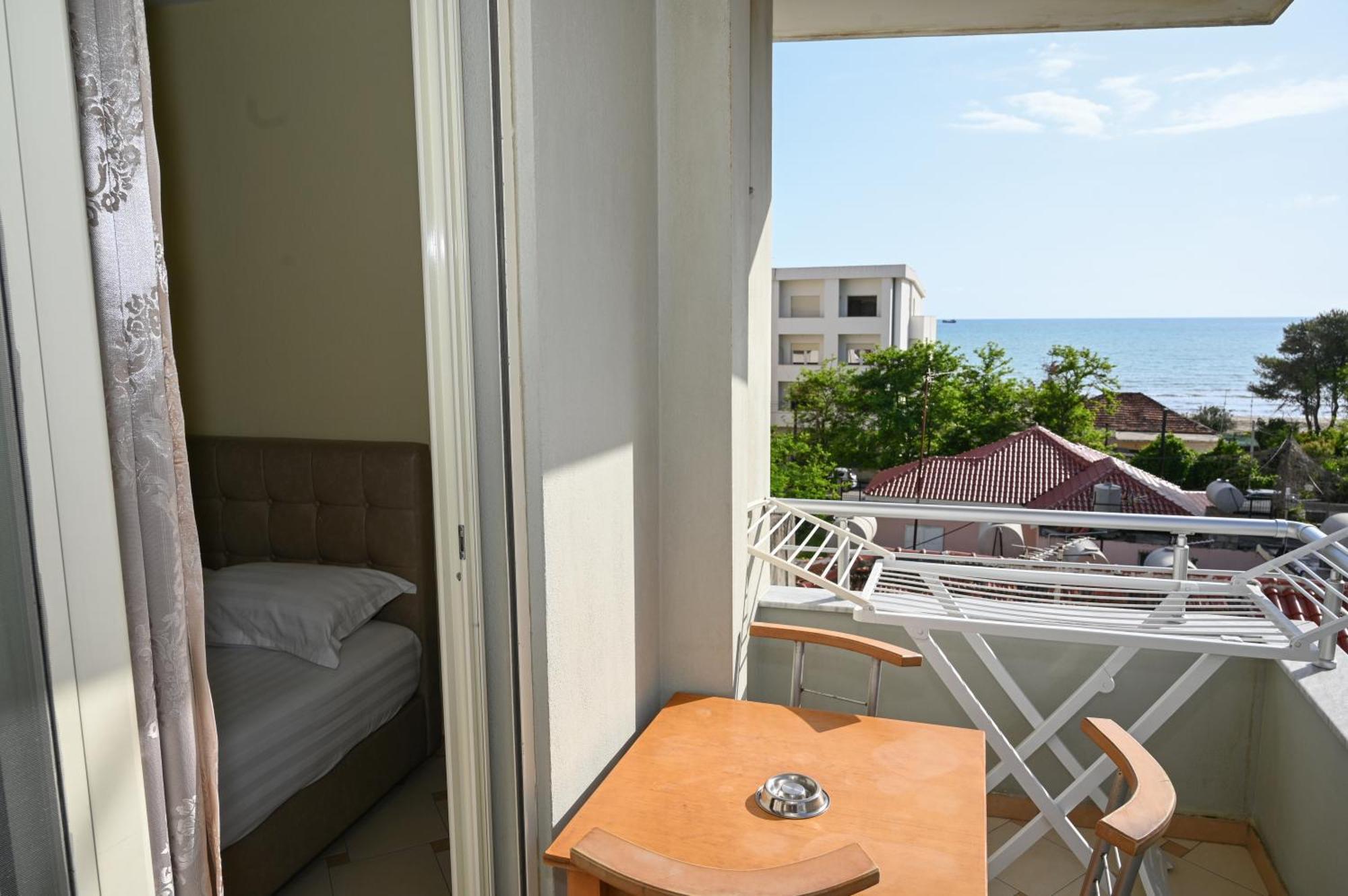 Hotel Vila Emes ドゥラス 部屋 写真