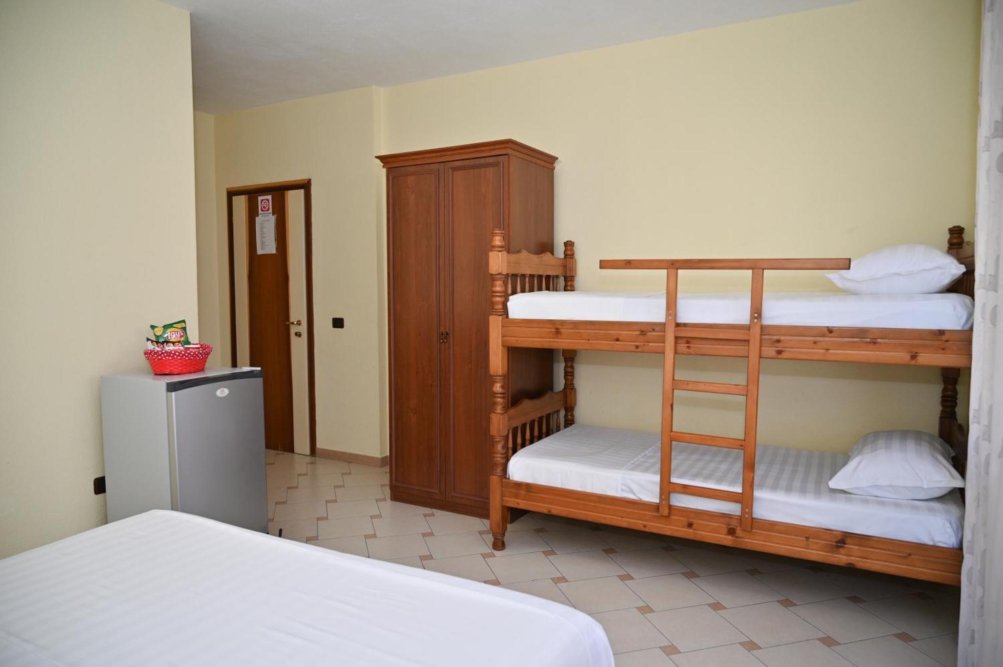 Hotel Vila Emes ドゥラス 部屋 写真