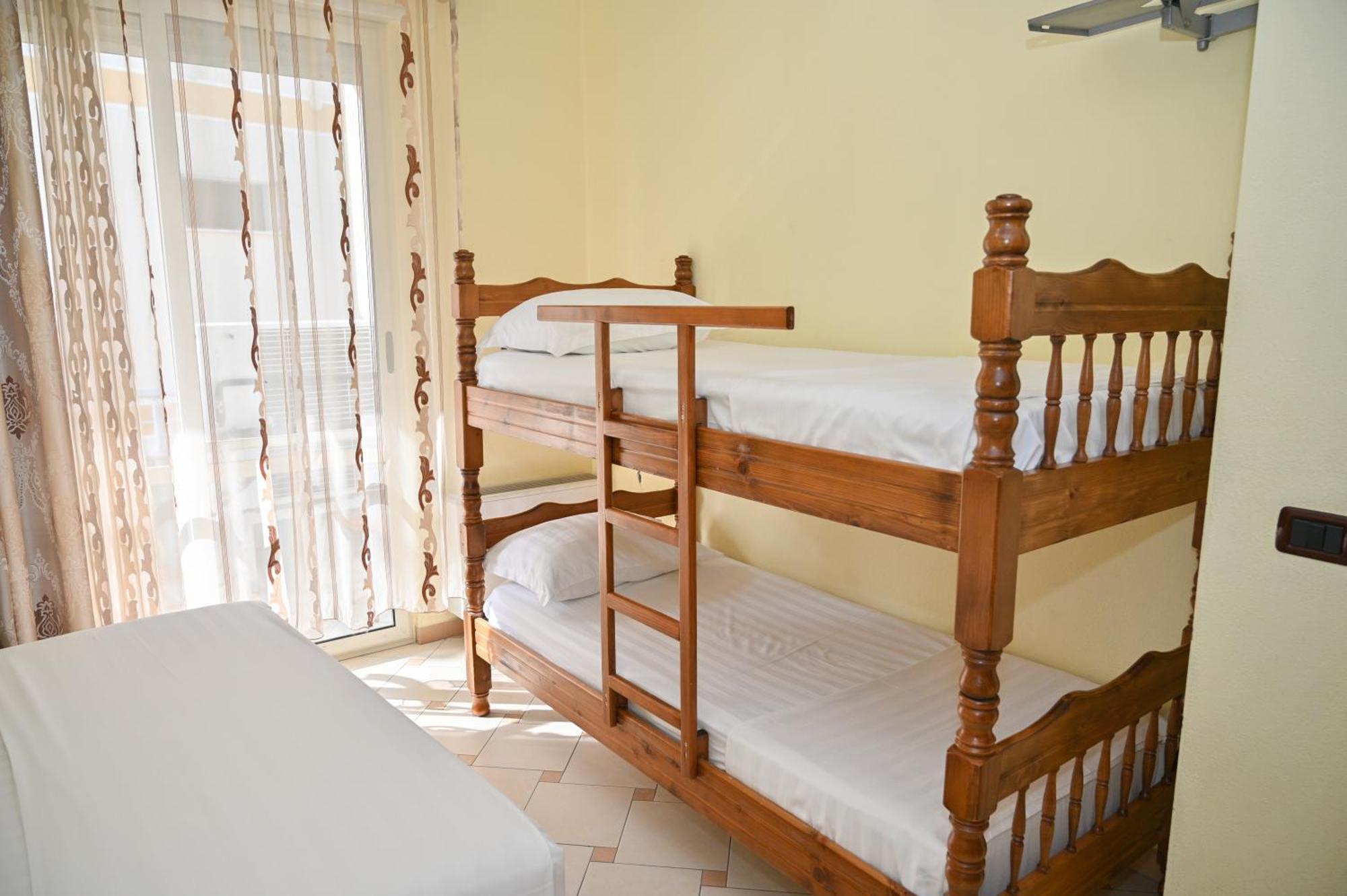 Hotel Vila Emes ドゥラス 部屋 写真