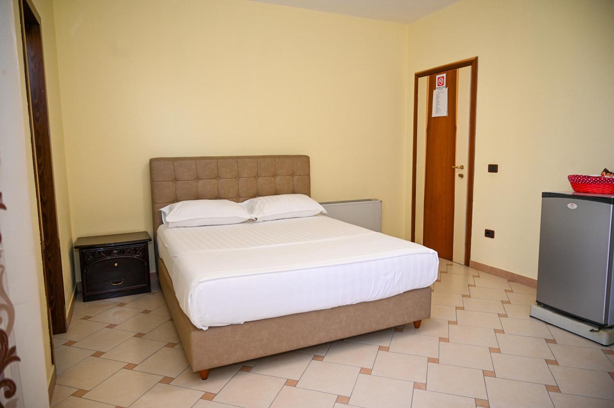 Hotel Vila Emes ドゥラス エクステリア 写真