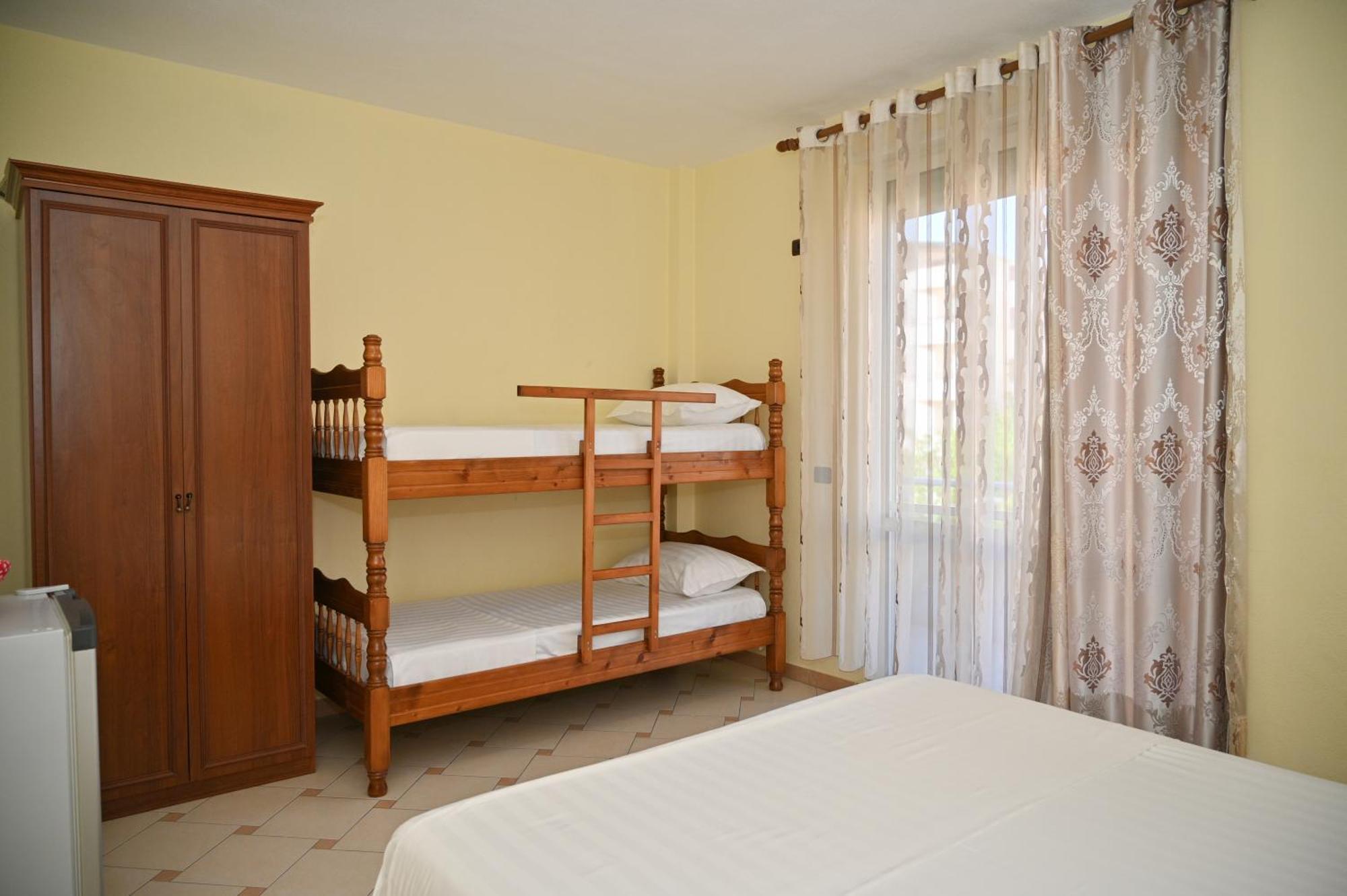 Hotel Vila Emes ドゥラス 部屋 写真
