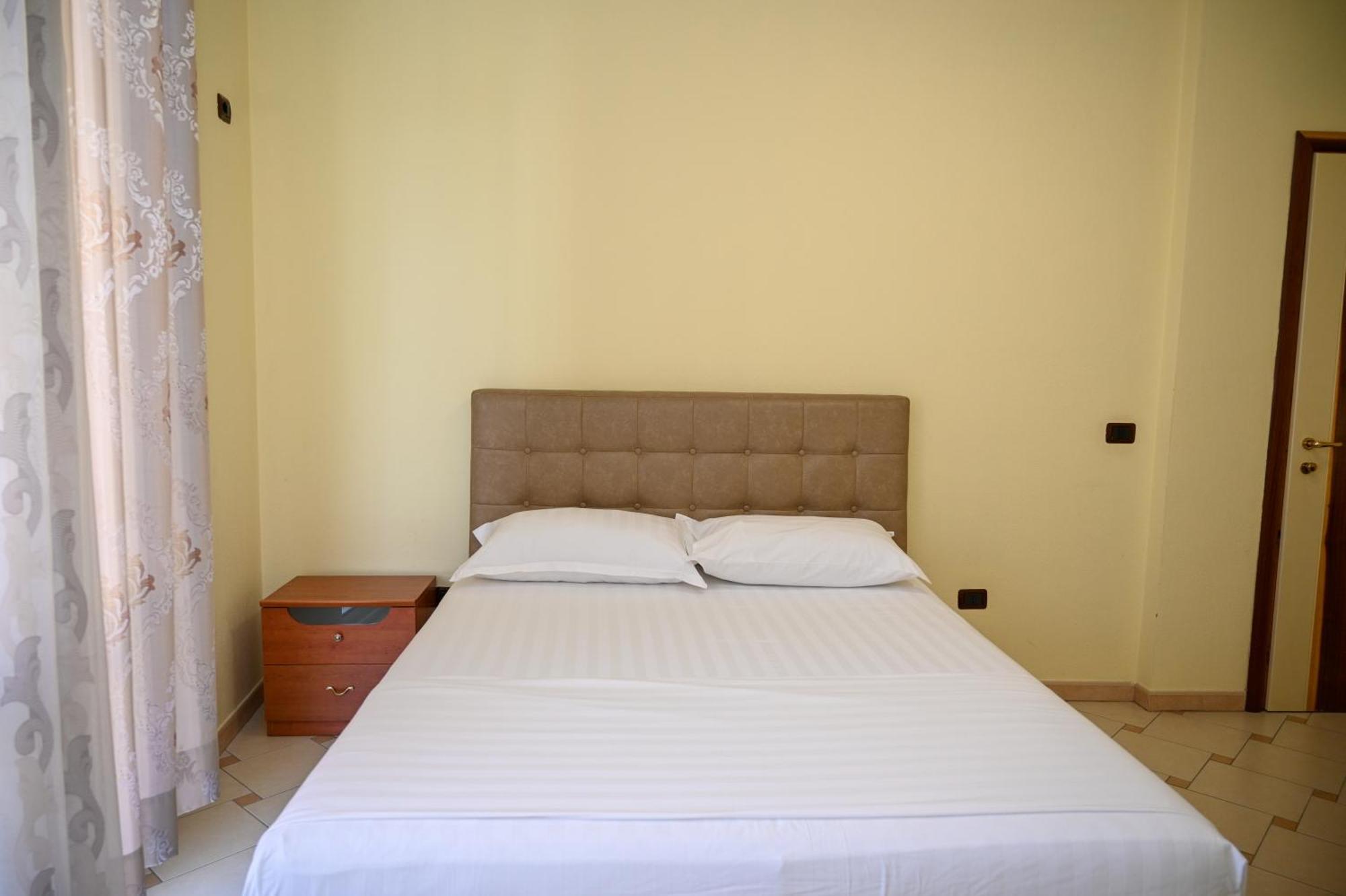 Hotel Vila Emes ドゥラス 部屋 写真