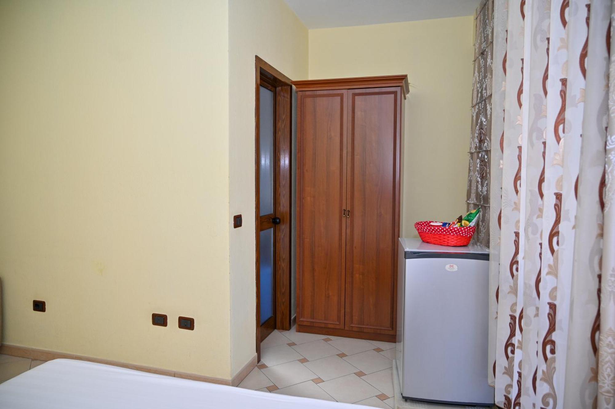 Hotel Vila Emes ドゥラス 部屋 写真
