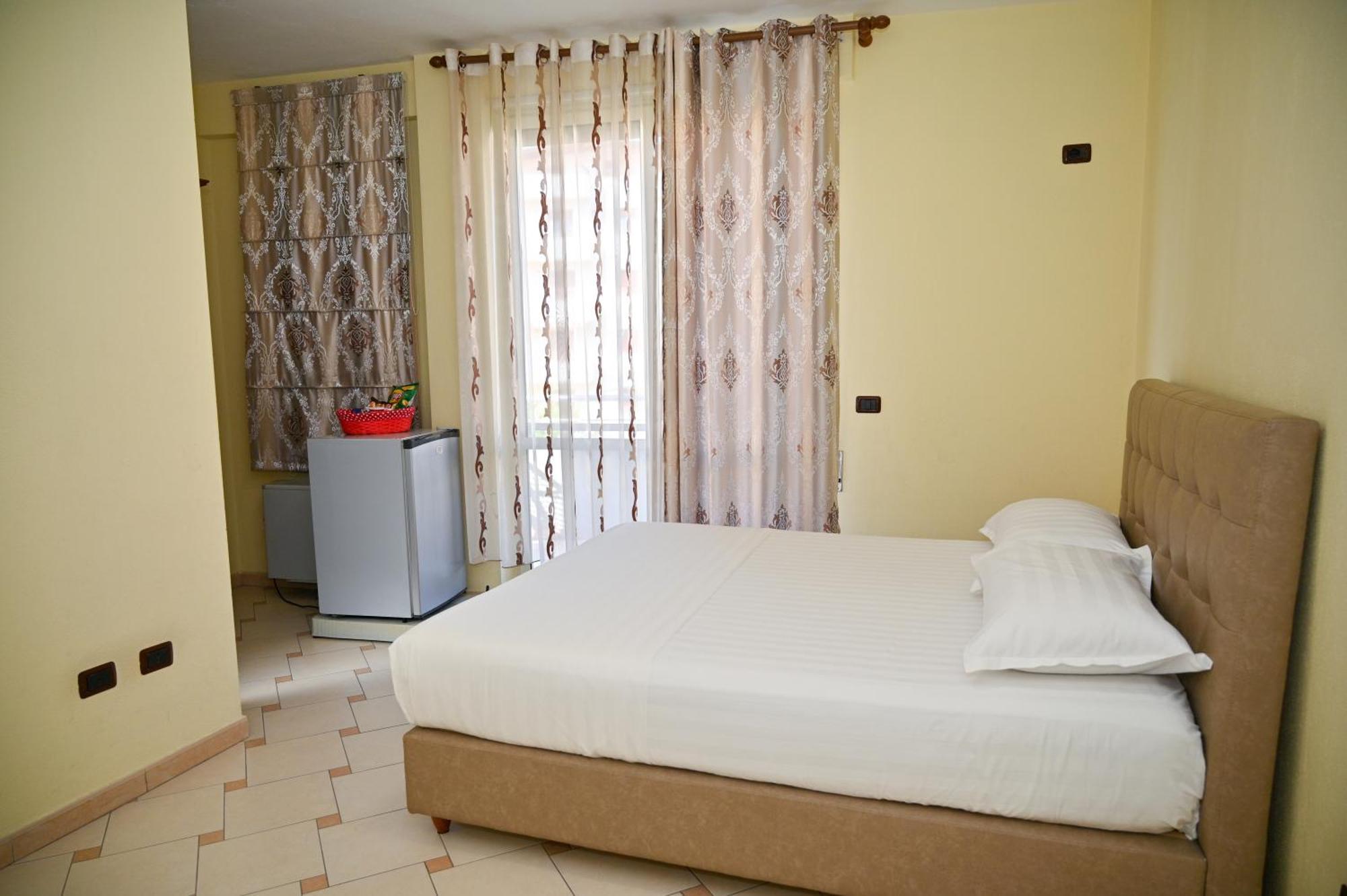 Hotel Vila Emes ドゥラス 部屋 写真