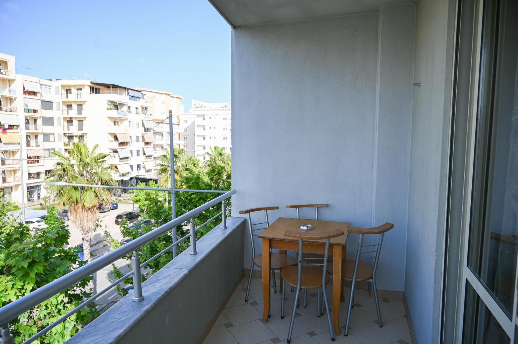 Hotel Vila Emes ドゥラス エクステリア 写真