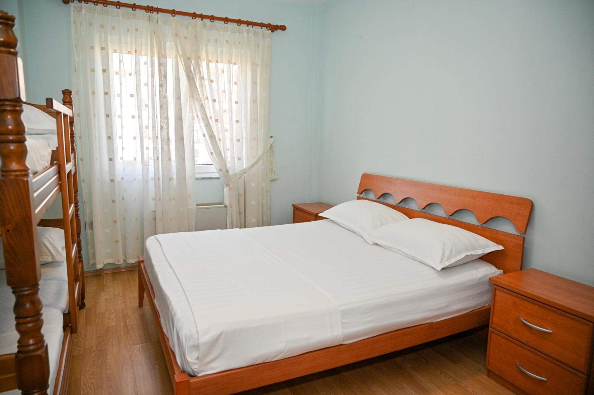 Hotel Vila Emes ドゥラス エクステリア 写真