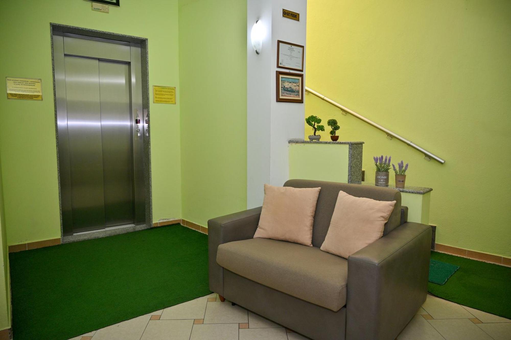 Hotel Vila Emes ドゥラス エクステリア 写真