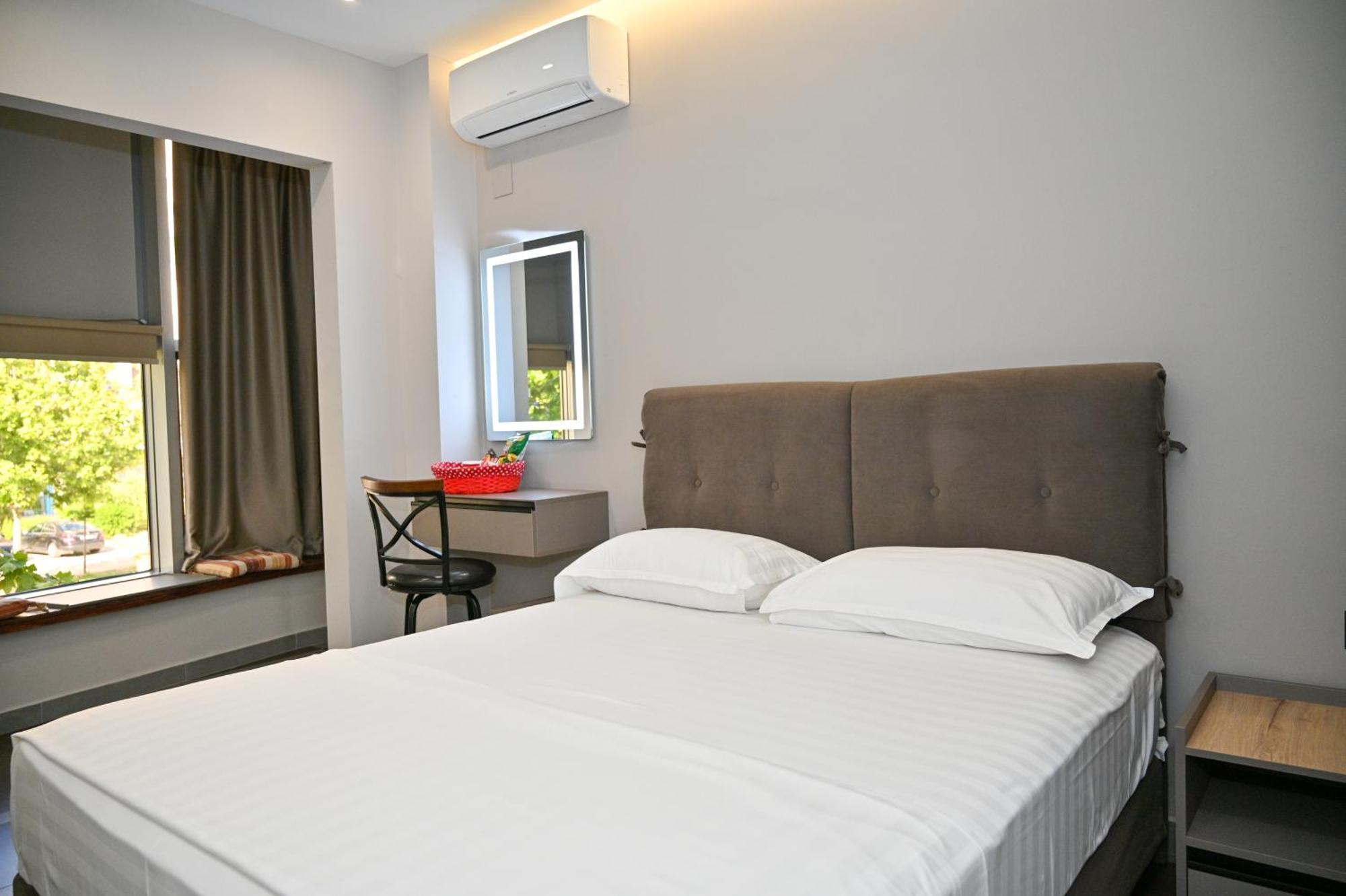 Hotel Vila Emes ドゥラス エクステリア 写真